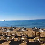 Spyros